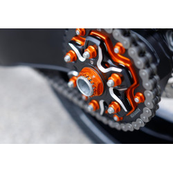 Flasque Porte Couronne CNC RACING Noir/Orange anodisée pour KTM 1390 SUPER DUKE-R